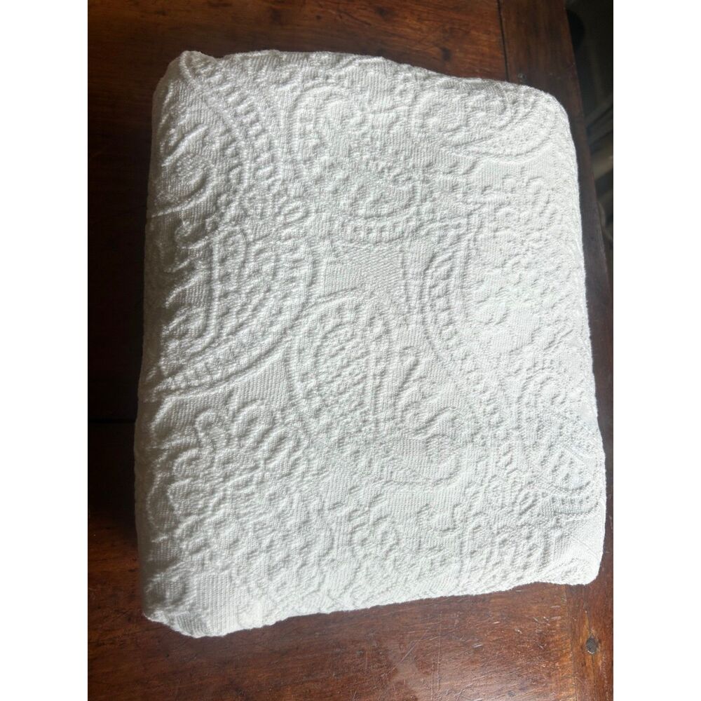Piu Belle White Paisley Cotton Matelassé Twin Coverlet Bedspread Portugal